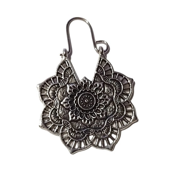 Silver Flower Earrings Scroll Cut Intricate Dangle Attached Closure New BOHO - Picture 1 of 10